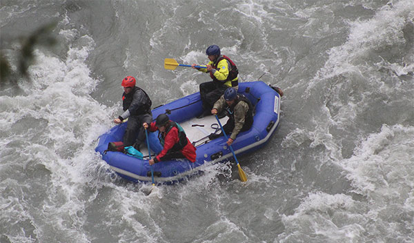 12 ft whitewater River Raft on class 4 river